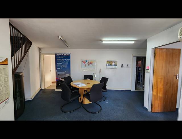 500M² WAREHOUSE TO LET IN SPARTAN